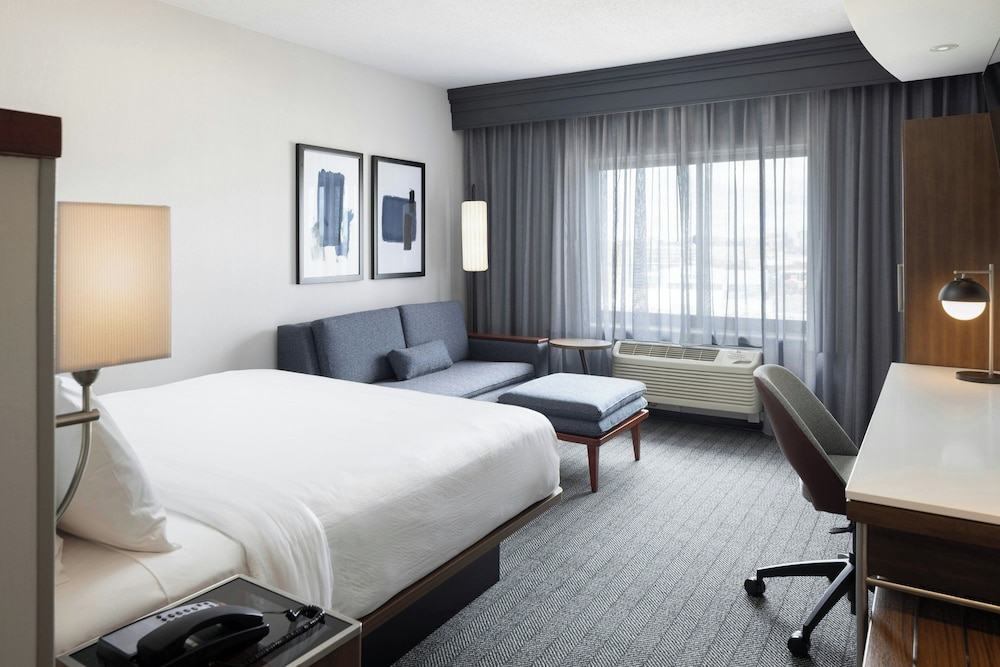 Courtyard by Marriott Boston-South Boston — Hotel rooms in Boston, Massachusetts