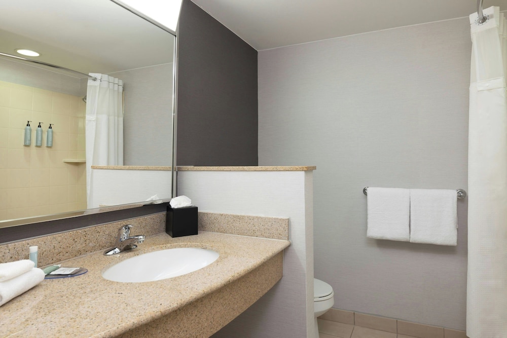 Courtyard by Marriott Boston-South Boston — Hotel rooms in Boston, Massachusetts