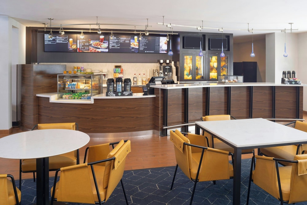 Courtyard by Marriott Boston-South Boston — Restaurant & bars in Boston, Massachusetts