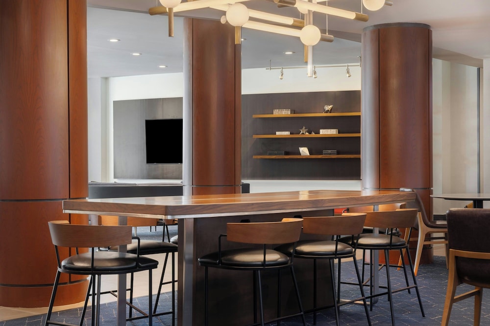 Courtyard by Marriott Boston-South Boston — Restaurant & bars in Boston, Massachusetts
