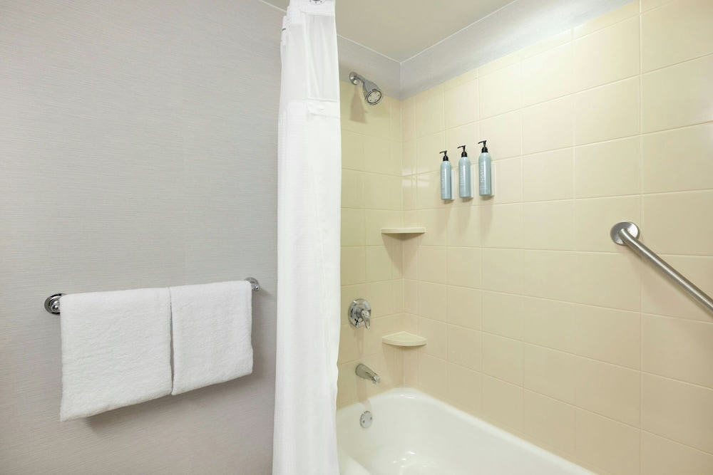 Courtyard by Marriott Boston-South Boston — Hotel rooms in Boston, Massachusetts