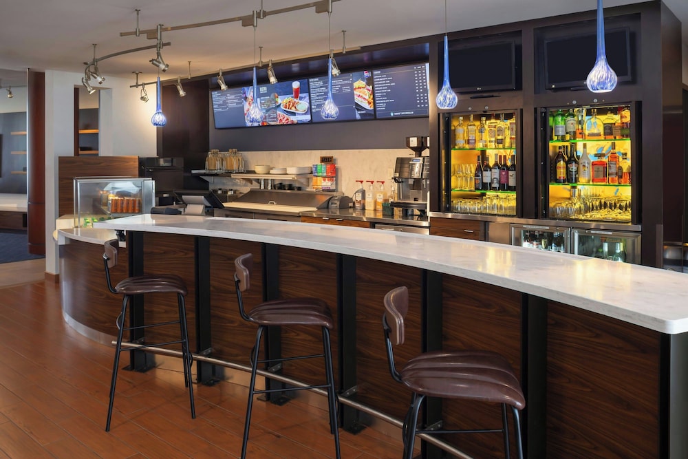 Courtyard by Marriott Boston-South Boston — Restaurant & bars in Boston, Massachusetts