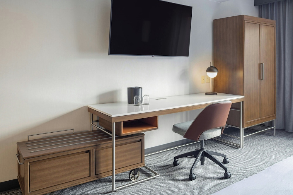 Courtyard by Marriott Boston-South Boston — Hotel rooms in Boston, Massachusetts