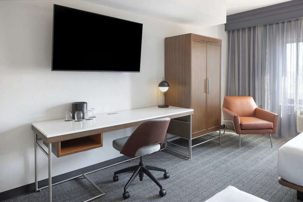 Courtyard by Marriott Boston-South Boston — Hotel rooms in Boston, Massachusetts