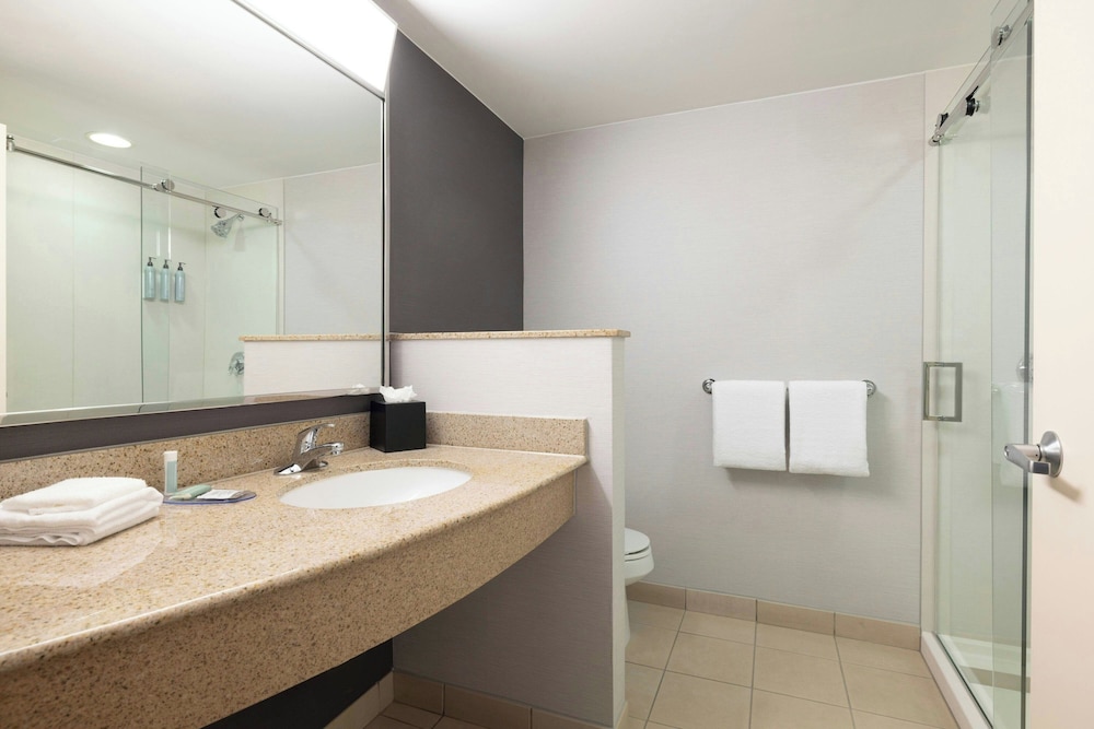 Courtyard by Marriott Boston-South Boston — Hotel rooms in Boston, Massachusetts