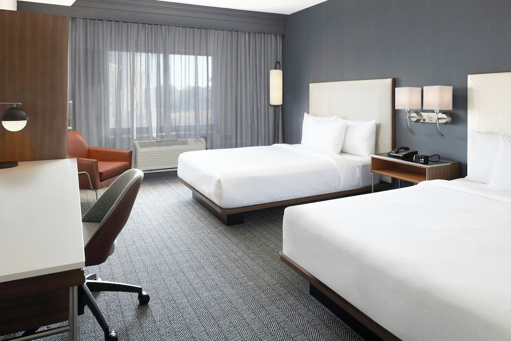 Courtyard by Marriott Boston-South Boston — Hotel rooms in Boston, Massachusetts