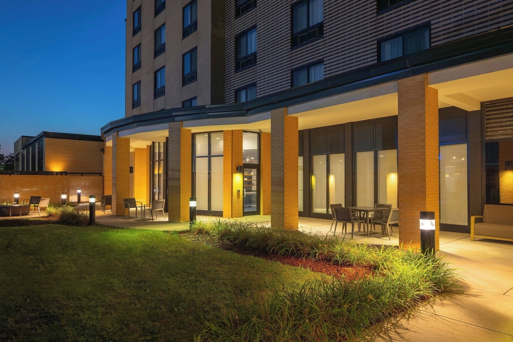 Courtyard by Marriott Boston-South Boston — Hotel building in Boston, Massachusetts