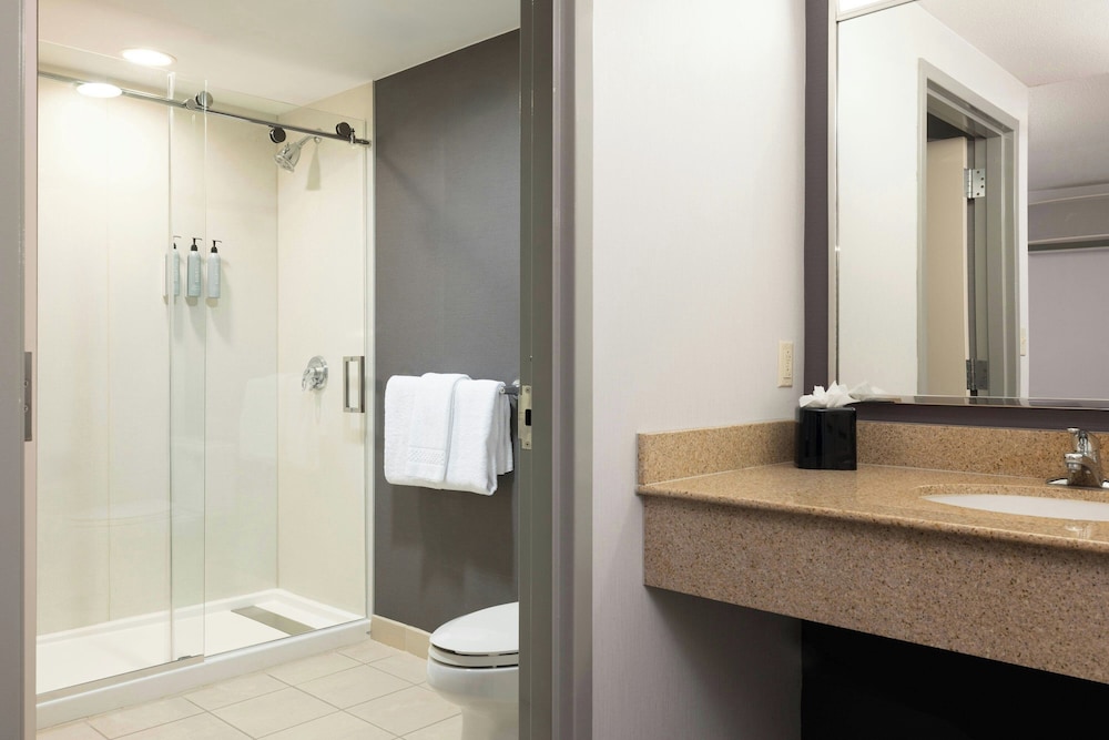 Courtyard by Marriott Boston-South Boston — Hotel rooms in Boston, Massachusetts