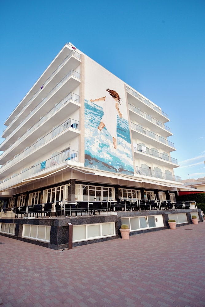 Hotel JS Can Picafort — Hotel building in Can Picafort, Balearic Islands