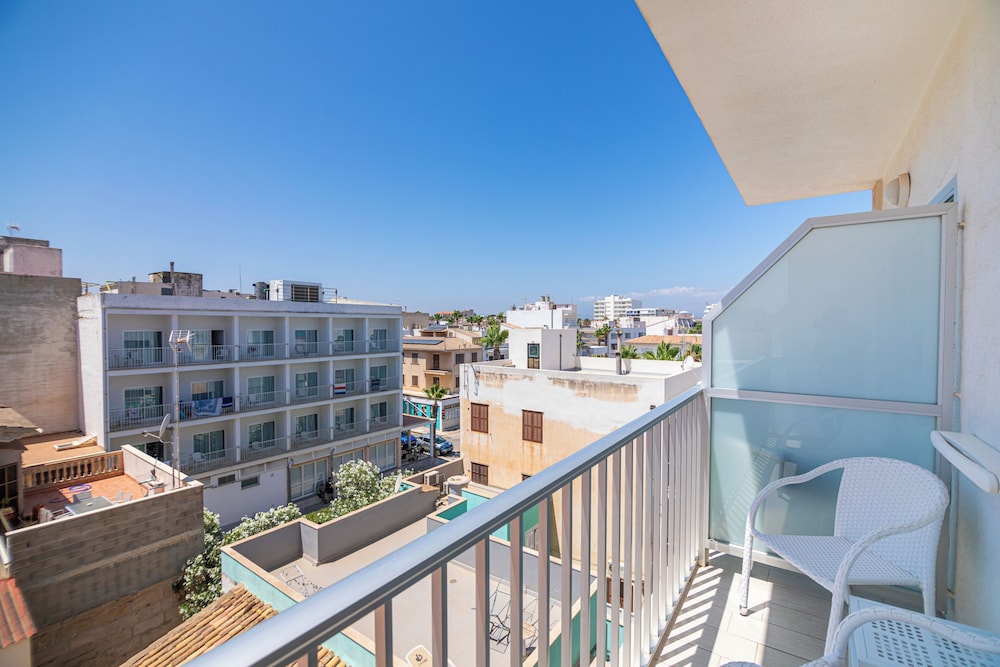 Hotel JS Can Picafort — Hotel building in Can Picafort, Balearic Islands