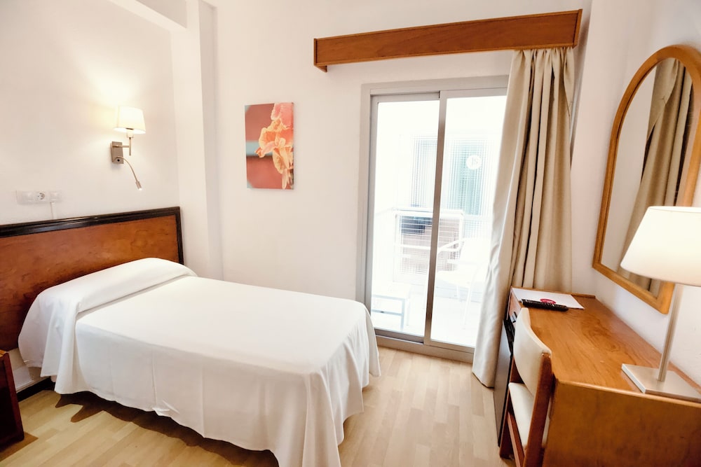 Hotel JS Can Picafort — Hotel rooms in Can Picafort, Balearic Islands