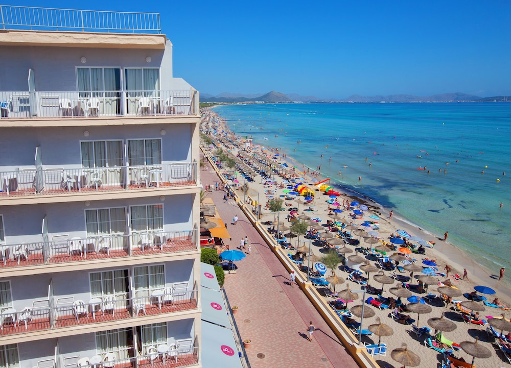 Hotel JS Can Picafort — Beach in Can Picafort, Balearic Islands