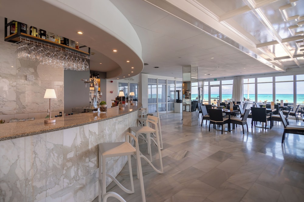 Hotel JS Can Picafort — Restaurant & bars in Can Picafort, Balearic Islands