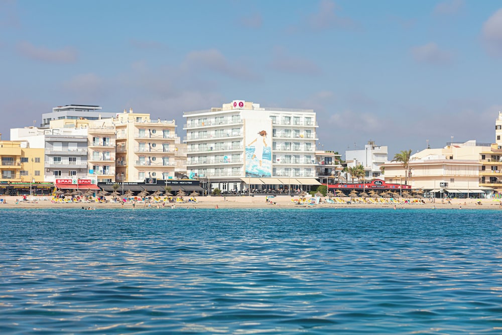 Hotel JS Can Picafort — Hotel building in Can Picafort, Balearic Islands