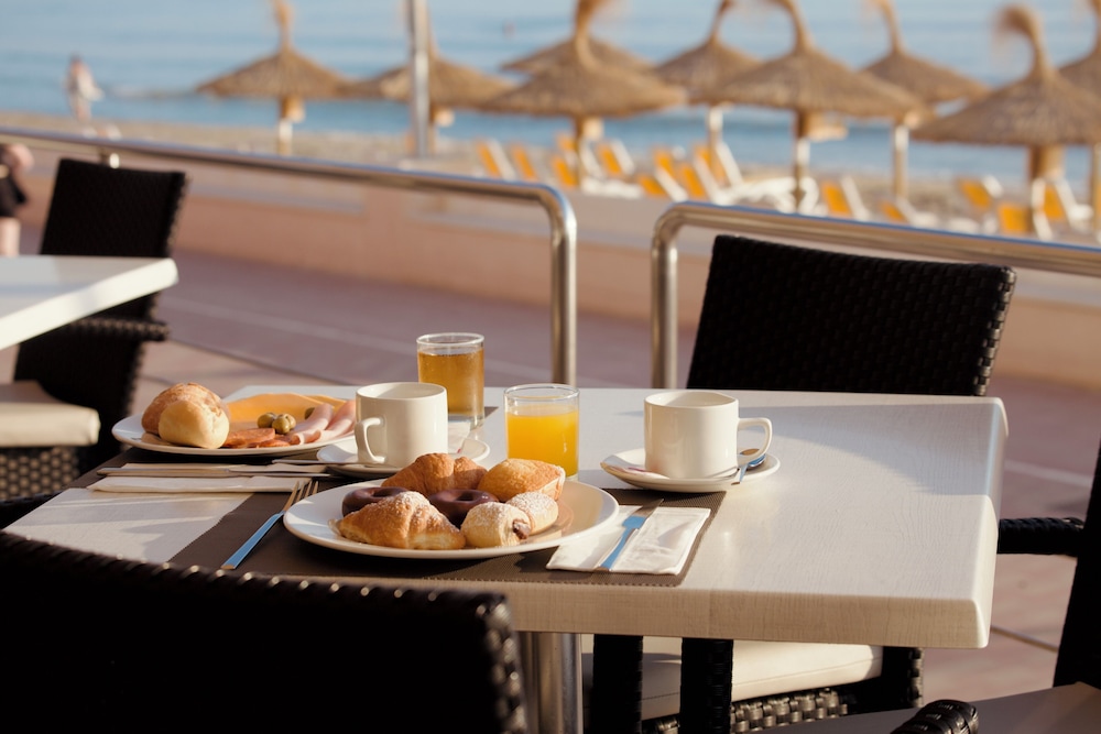 Hotel JS Can Picafort — Restaurant & bars in Can Picafort, Balearic Islands