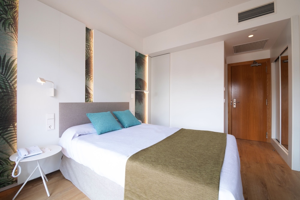 Hotel JS Yate — Hotel rooms in Can Picafort, Balearic Islands