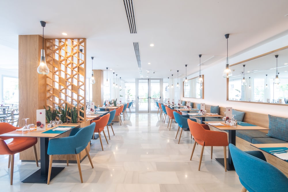 Hotel JS Yate — Restaurant & bars in Can Picafort, Balearic Islands
