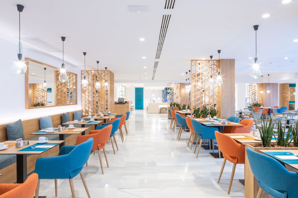 Hotel JS Yate — Restaurant & bars in Can Picafort, Balearic Islands