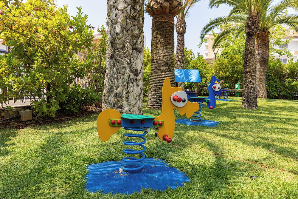 Hotel JS Yate — Attractions for children in Can Picafort, Balearic Islands