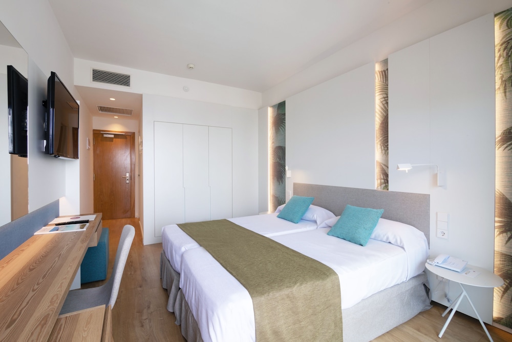 Hotel JS Yate — Hotel rooms in Can Picafort, Balearic Islands