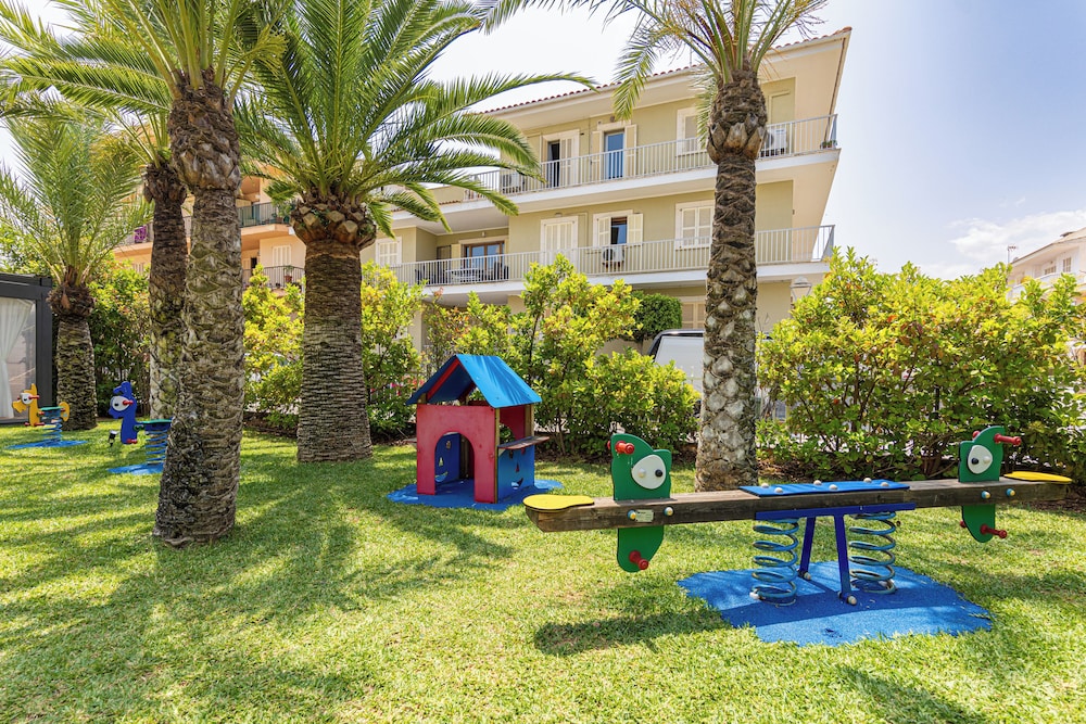 Hotel JS Yate — Attractions for children in Can Picafort, Balearic Islands