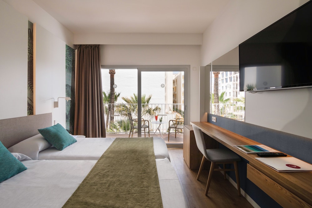 Hotel JS Yate — Hotel rooms in Can Picafort, Balearic Islands