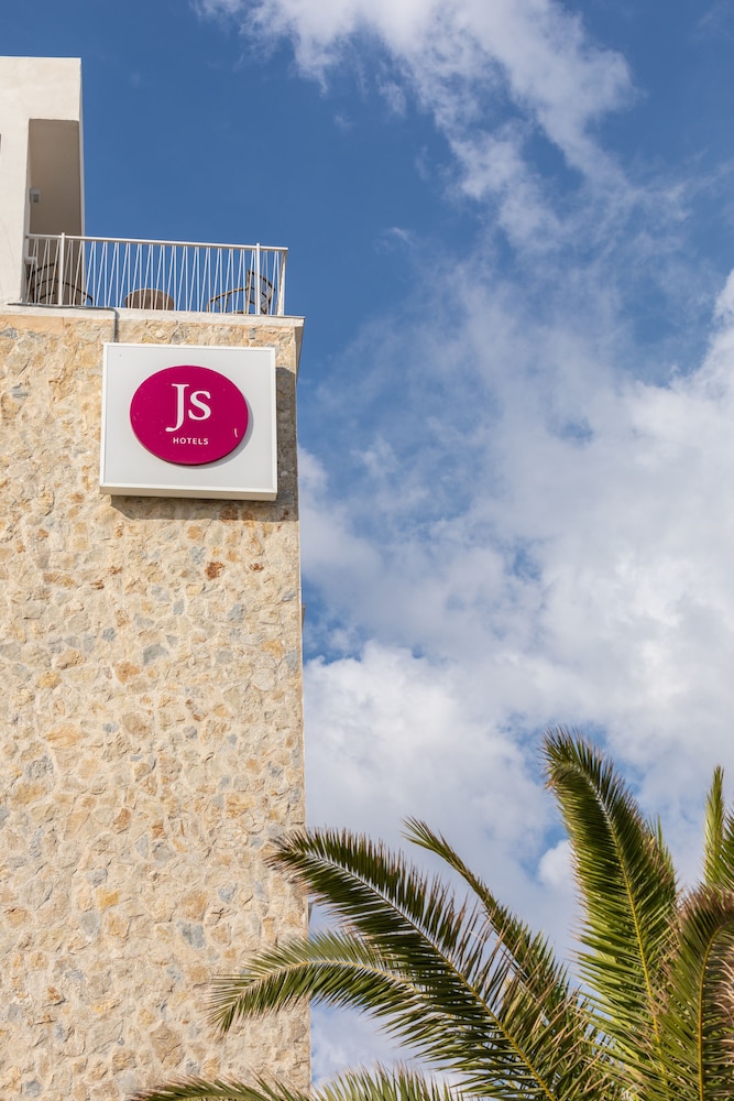 Hotel JS Yate — Hotel building in Can Picafort, Balearic Islands