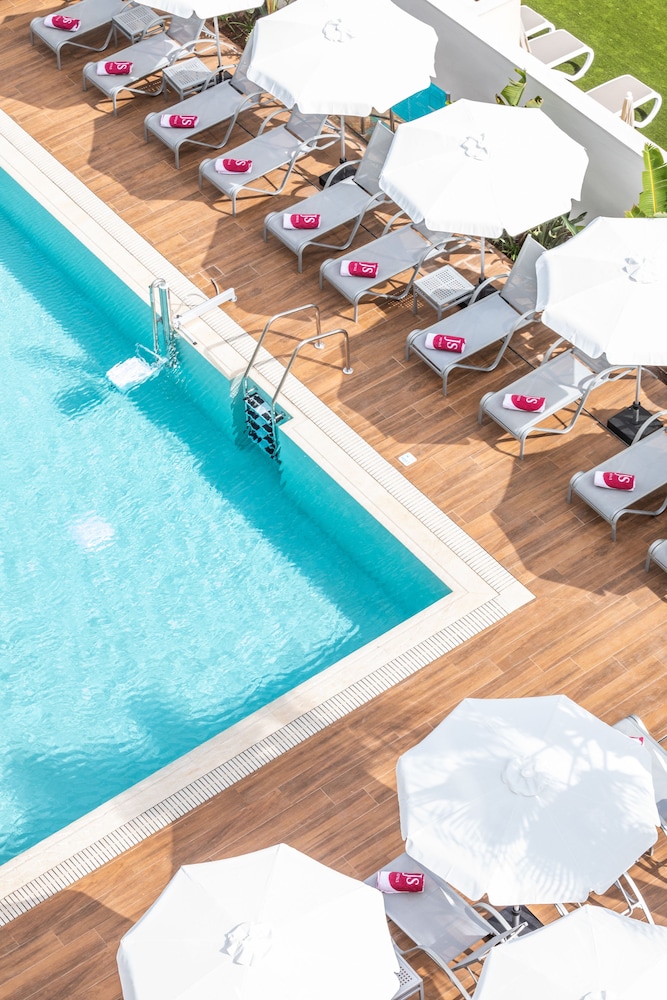 Hotel JS Yate — Swimming pool in Can Picafort, Balearic Islands