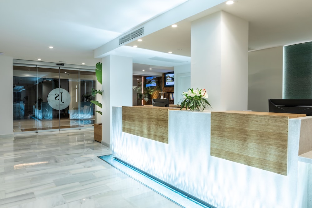 Hotel JS Yate — Hotel building in Can Picafort, Balearic Islands
