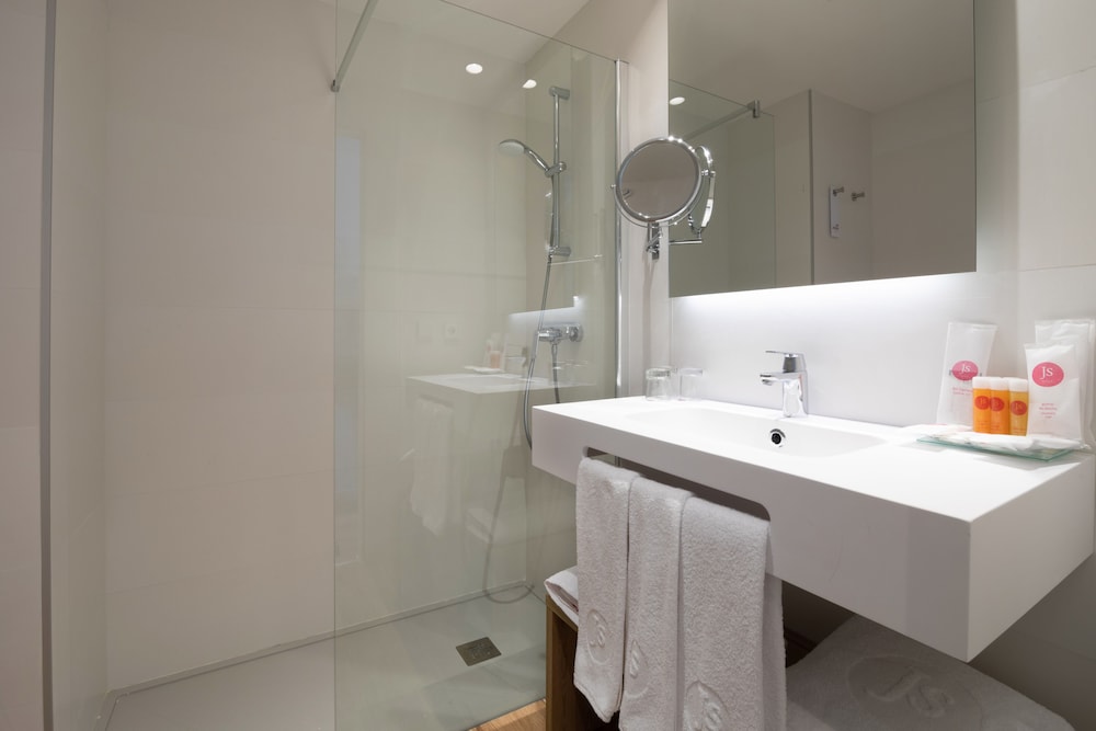 Hotel JS Yate — Hotel rooms in Can Picafort, Balearic Islands