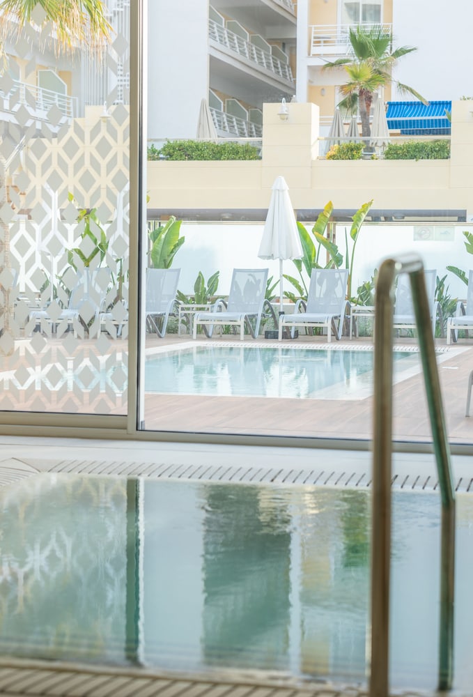 Hotel JS Yate — Swimming pool in Can Picafort, Balearic Islands