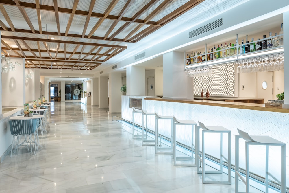 Hotel JS Yate — Restaurant & bars in Can Picafort, Balearic Islands