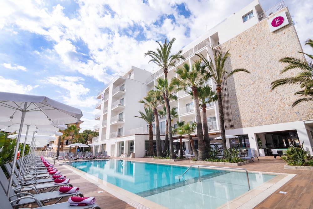 Hotel JS Yate — Swimming pool in Can Picafort, Balearic Islands