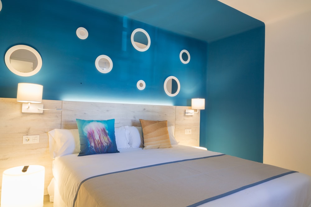 R2 Bahía Kontiki Beach Apartments — Hotel rooms in Puerto del Carmen, Canary Islands