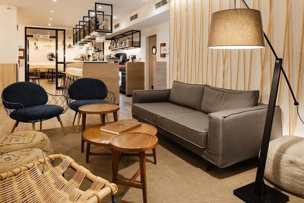 R2 Bahía Kontiki Beach Apartments — Restaurant & bars in Puerto del Carmen, Canary Islands
