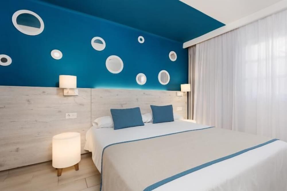 R2 Bahía Kontiki Beach Apartments — Hotel rooms in Puerto del Carmen, Canary Islands