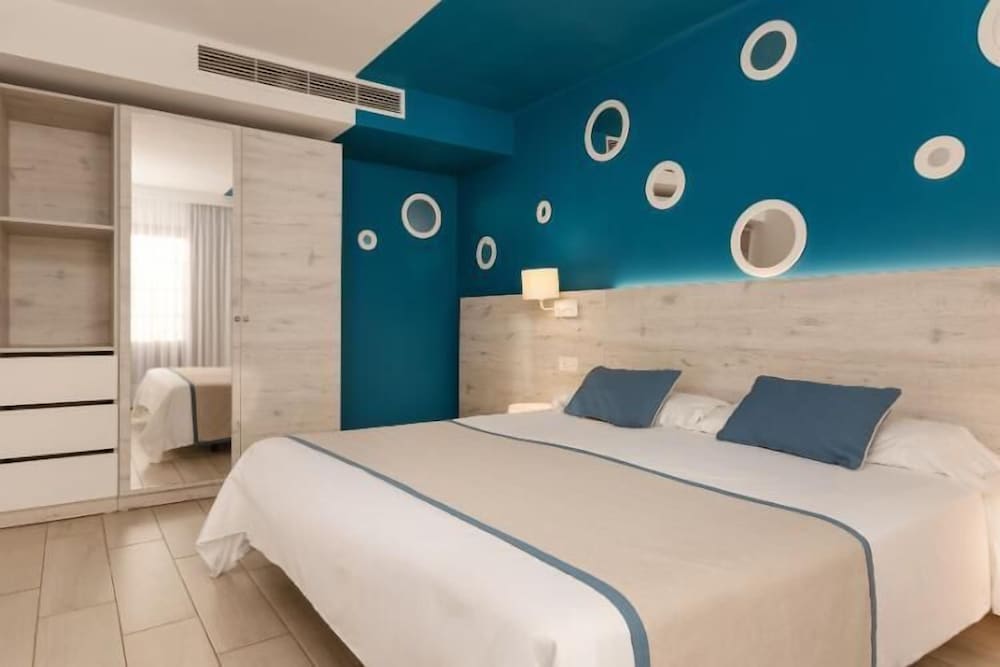 R2 Bahía Kontiki Beach Apartments — Hotel rooms in Puerto del Carmen, Canary Islands