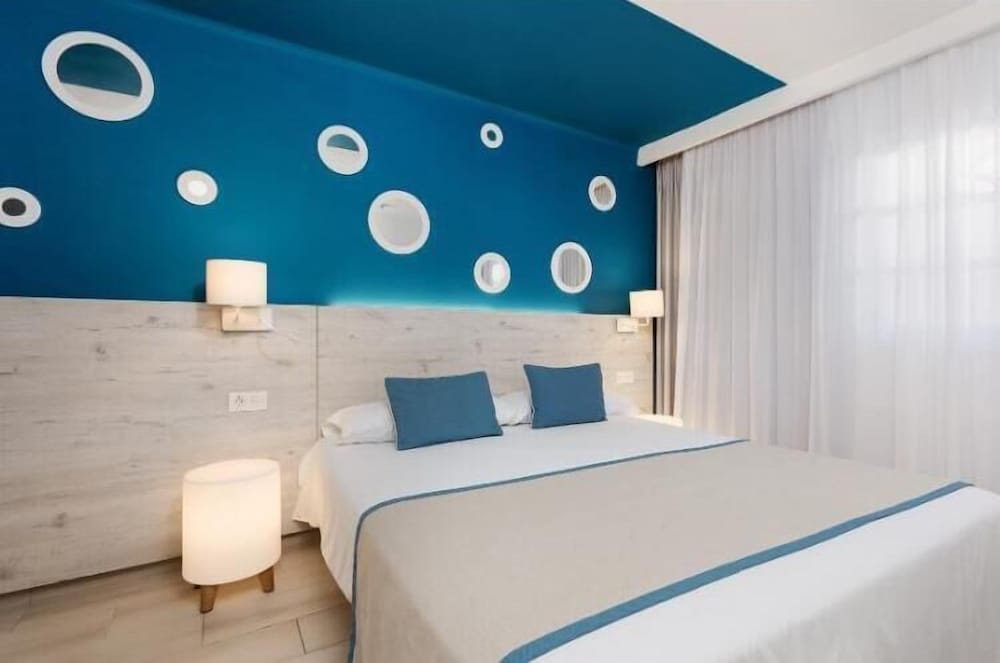 R2 Bahía Kontiki Beach Apartments — Hotel rooms in Puerto del Carmen, Canary Islands