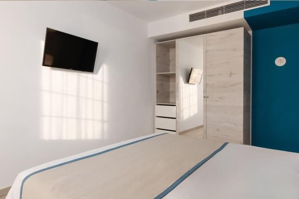 R2 Bahía Kontiki Beach Apartments — Hotel rooms in Puerto del Carmen, Canary Islands