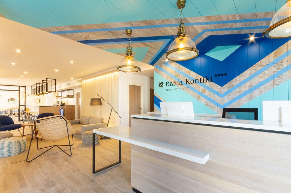 R2 Bahía Kontiki Beach Apartments — Hotel building in Puerto del Carmen, Canary Islands