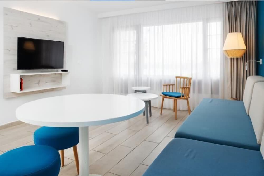 R2 Bahía Kontiki Beach Apartments — Hotel rooms in Puerto del Carmen, Canary Islands