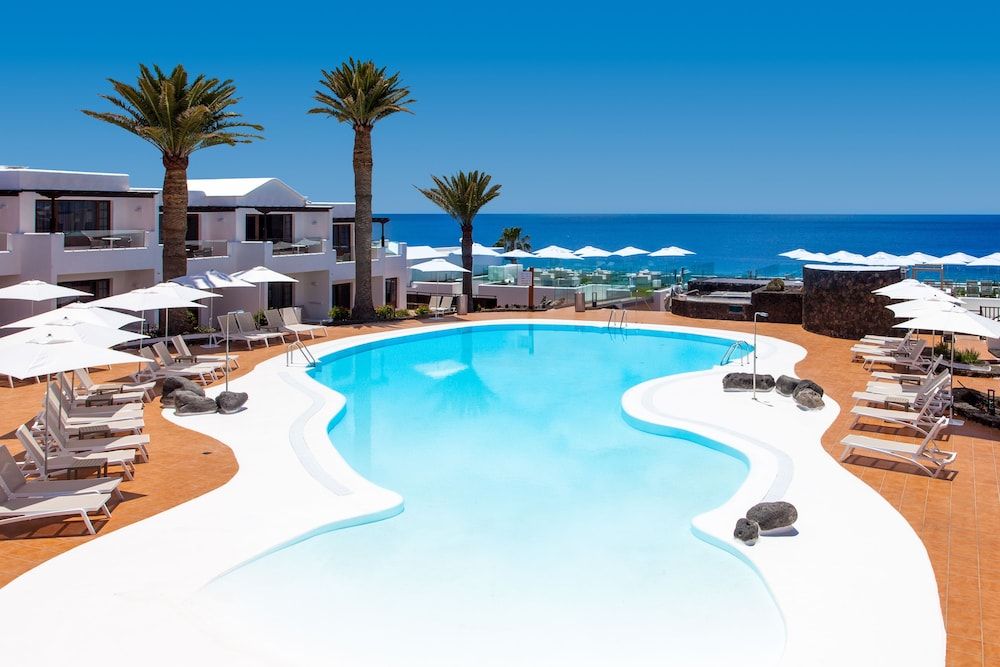 R2 Bahía Kontiki Beach Apartments image