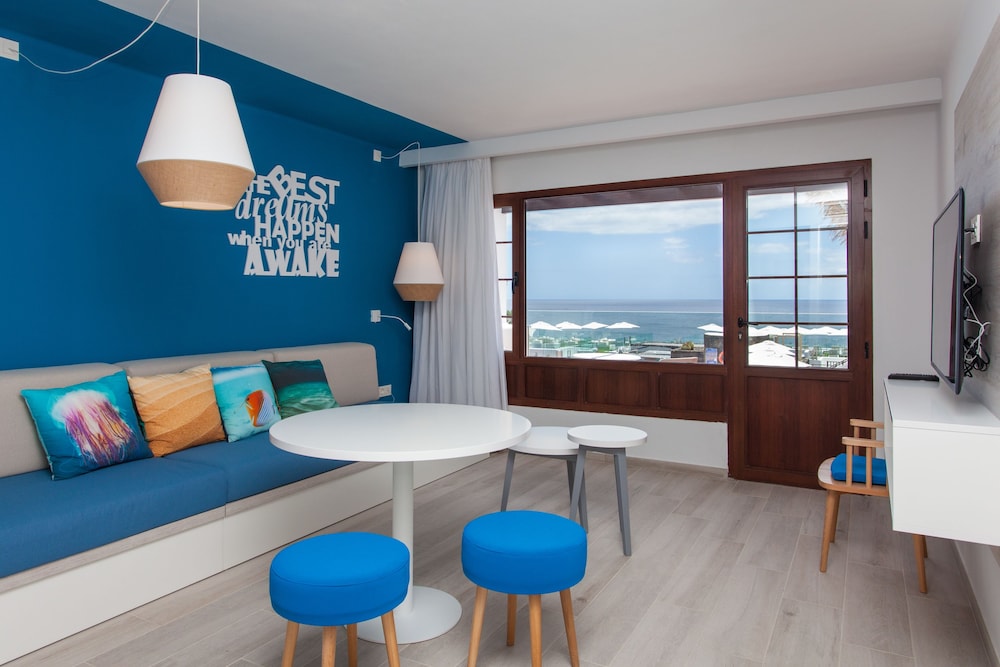 R2 Bahía Kontiki Beach Apartments — Hotel rooms in Puerto del Carmen, Canary Islands