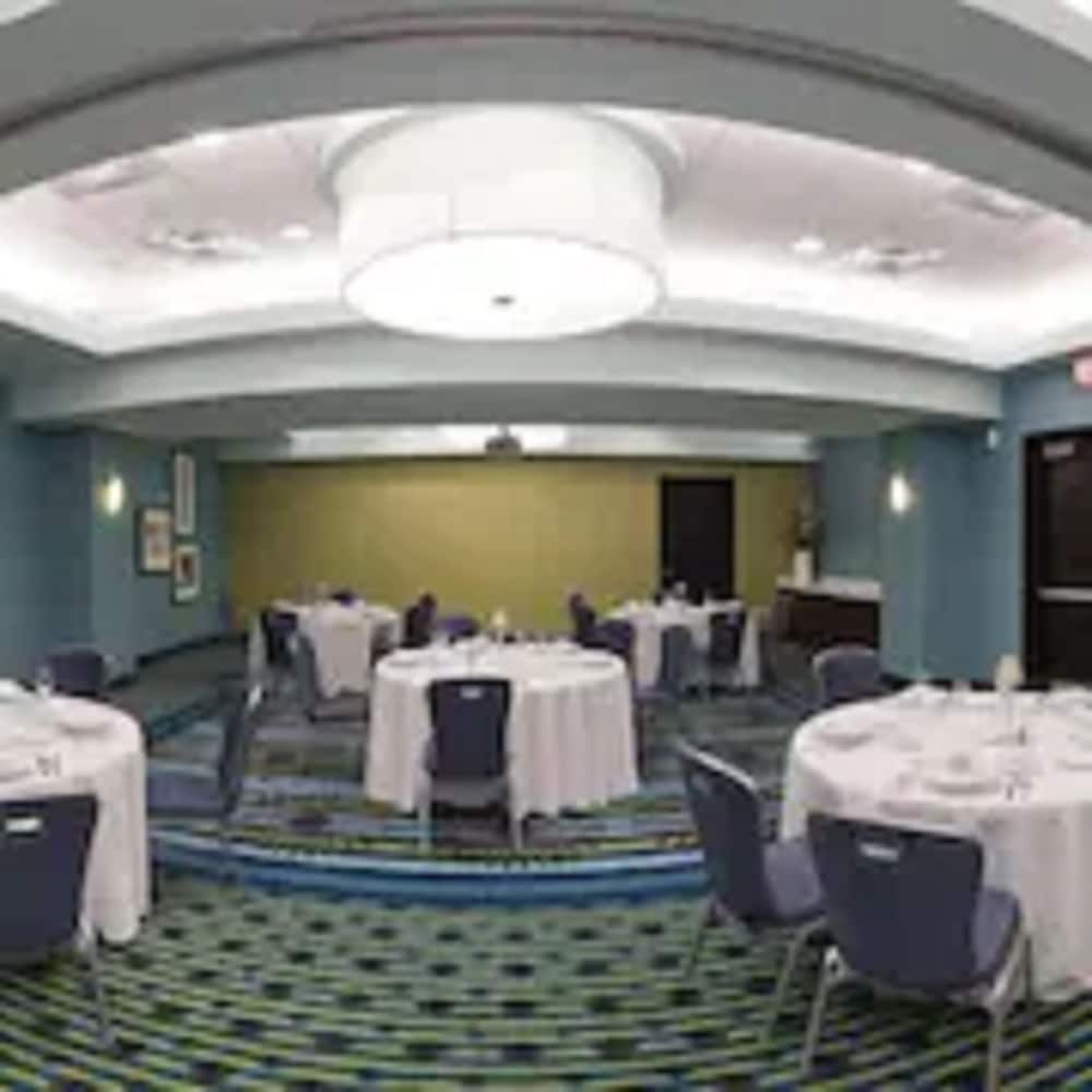 Crowne Plaza Hotel Fort Lauderdale Airport/Cruiseport by IHG — Restaurant & bars in Fort Lauderdale, Florida