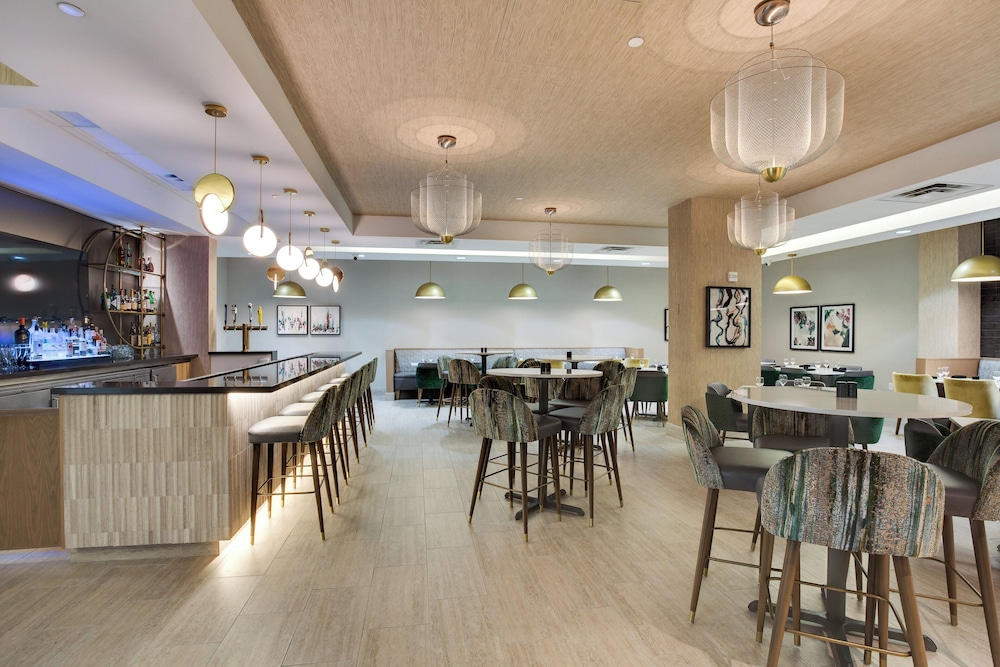 Crowne Plaza Hotel Fort Lauderdale Airport/Cruiseport by IHG — Restaurant & bars in Fort Lauderdale, Florida