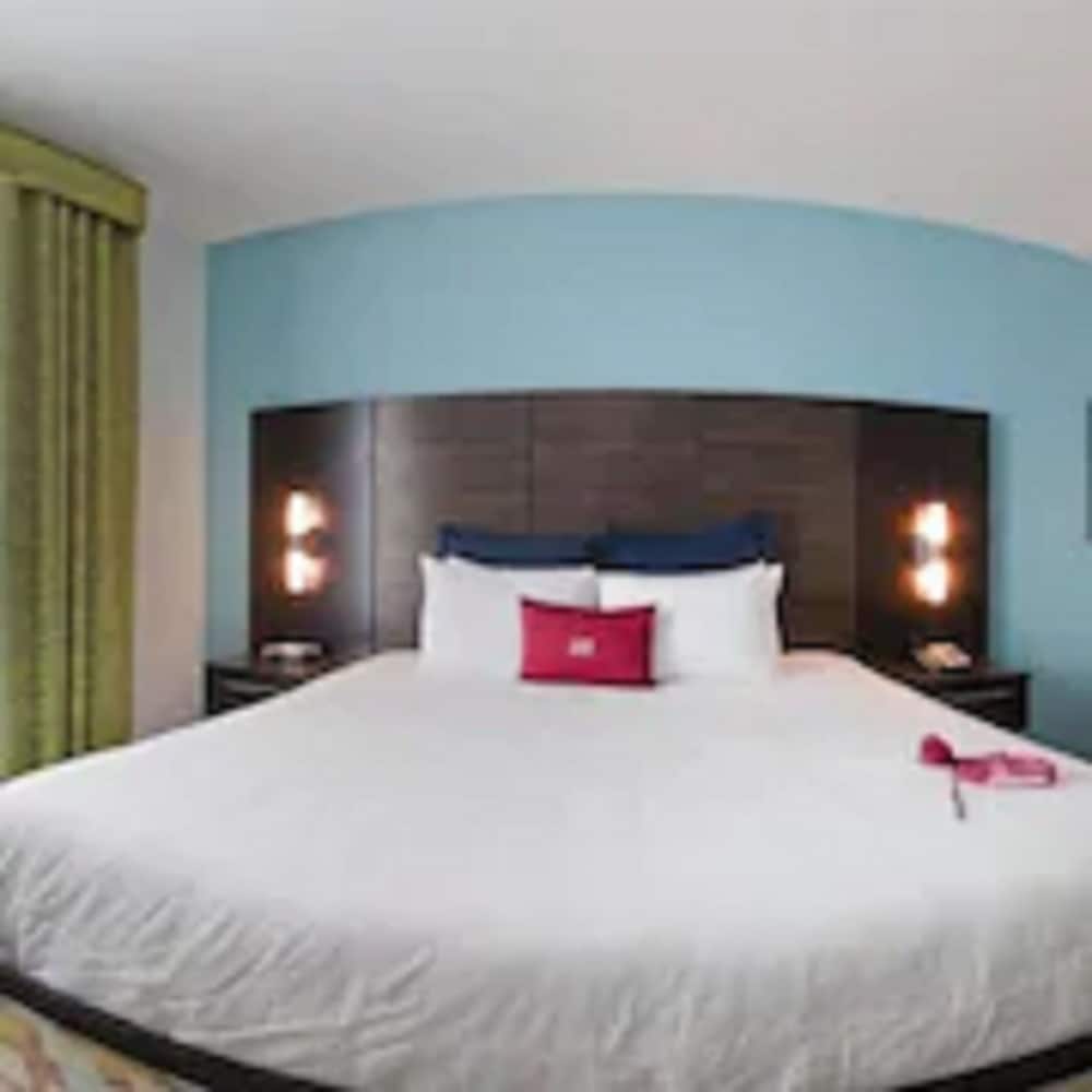 Crowne Plaza Hotel Fort Lauderdale Airport/Cruiseport by IHG — Hotel rooms in Fort Lauderdale, Florida