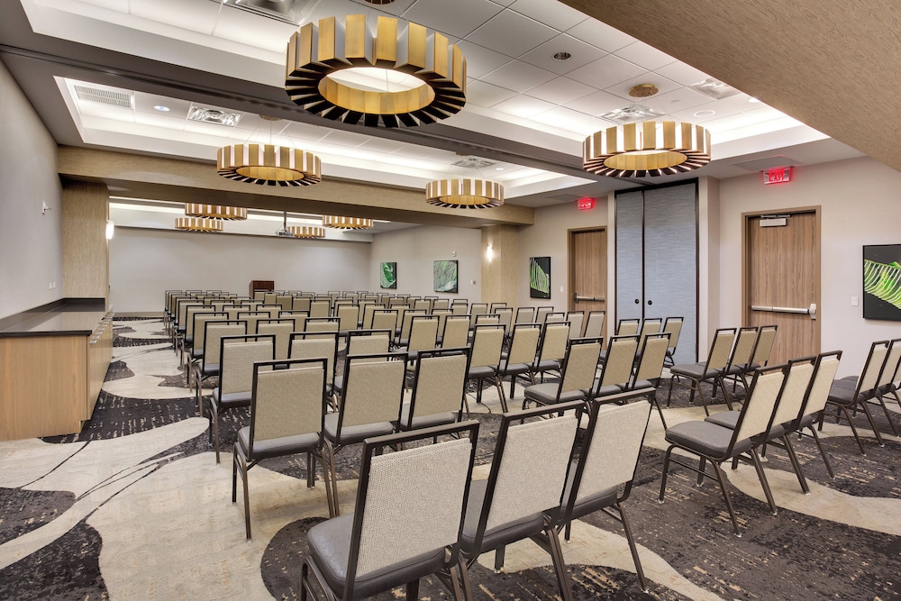 Crowne Plaza Hotel Fort Lauderdale Airport/Cruiseport by IHG — Hotel building in Fort Lauderdale, Florida