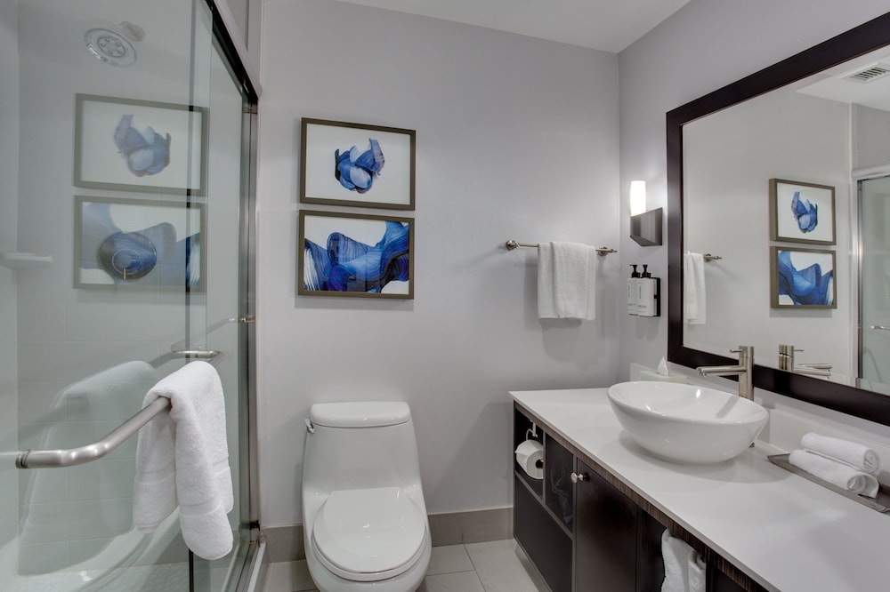 Crowne Plaza Hotel Fort Lauderdale Airport/Cruiseport by IHG — Hotel rooms in Fort Lauderdale, Florida