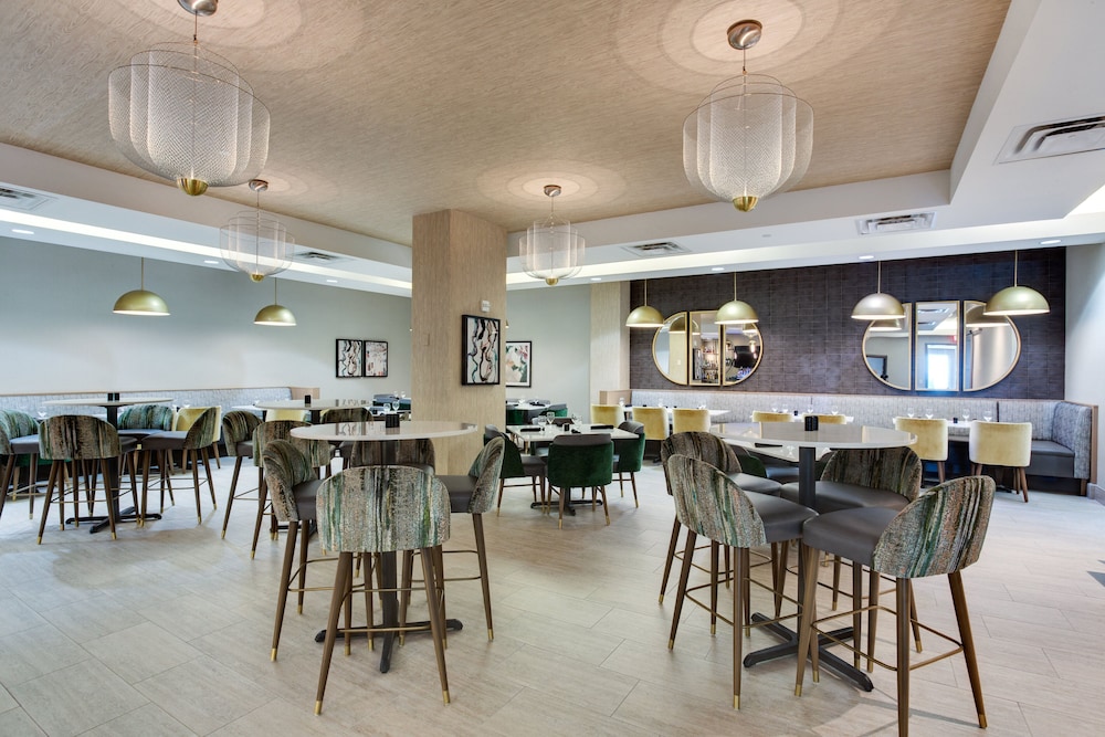 Crowne Plaza Hotel Fort Lauderdale Airport/Cruiseport by IHG — Restaurant & bars in Fort Lauderdale, Florida