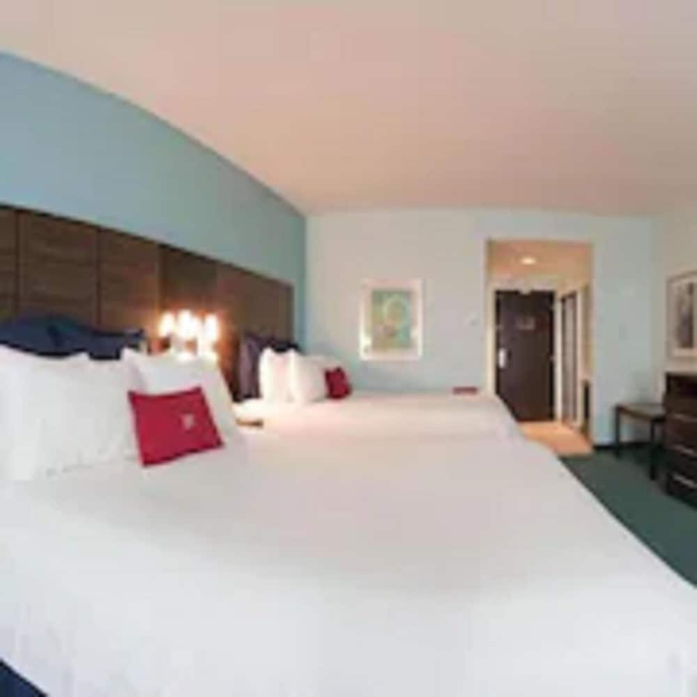 Crowne Plaza Hotel Fort Lauderdale Airport/Cruiseport by IHG — Hotel rooms in Fort Lauderdale, Florida